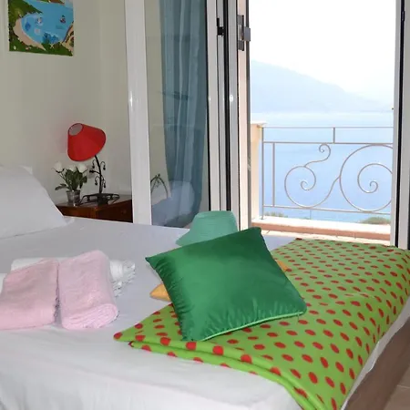 E Mare * Agia Efimia