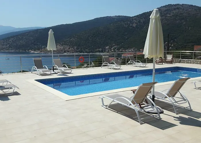 E Mare Lägenhet Agia Efimia